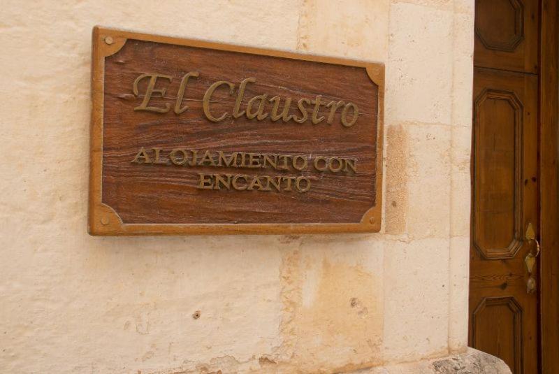 Grupoandria El Claustre De Ciutadella - Hospederia Hostel Exterior photo