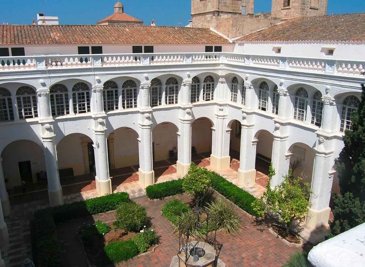 Grupoandria El Claustre De Ciutadella - Hospederia Hostel Exterior photo